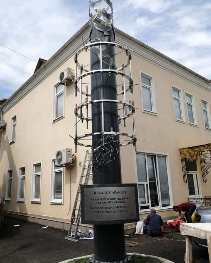Памятник аппарату Илизарова